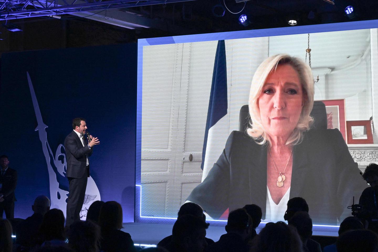 マリン・ル・ペンは、マーティン・ルーサー・キングを呼び出すことで自分自身を擁護し、ガブリエル・アタルは「審査員を攻撃する」という極端な権利を非難します