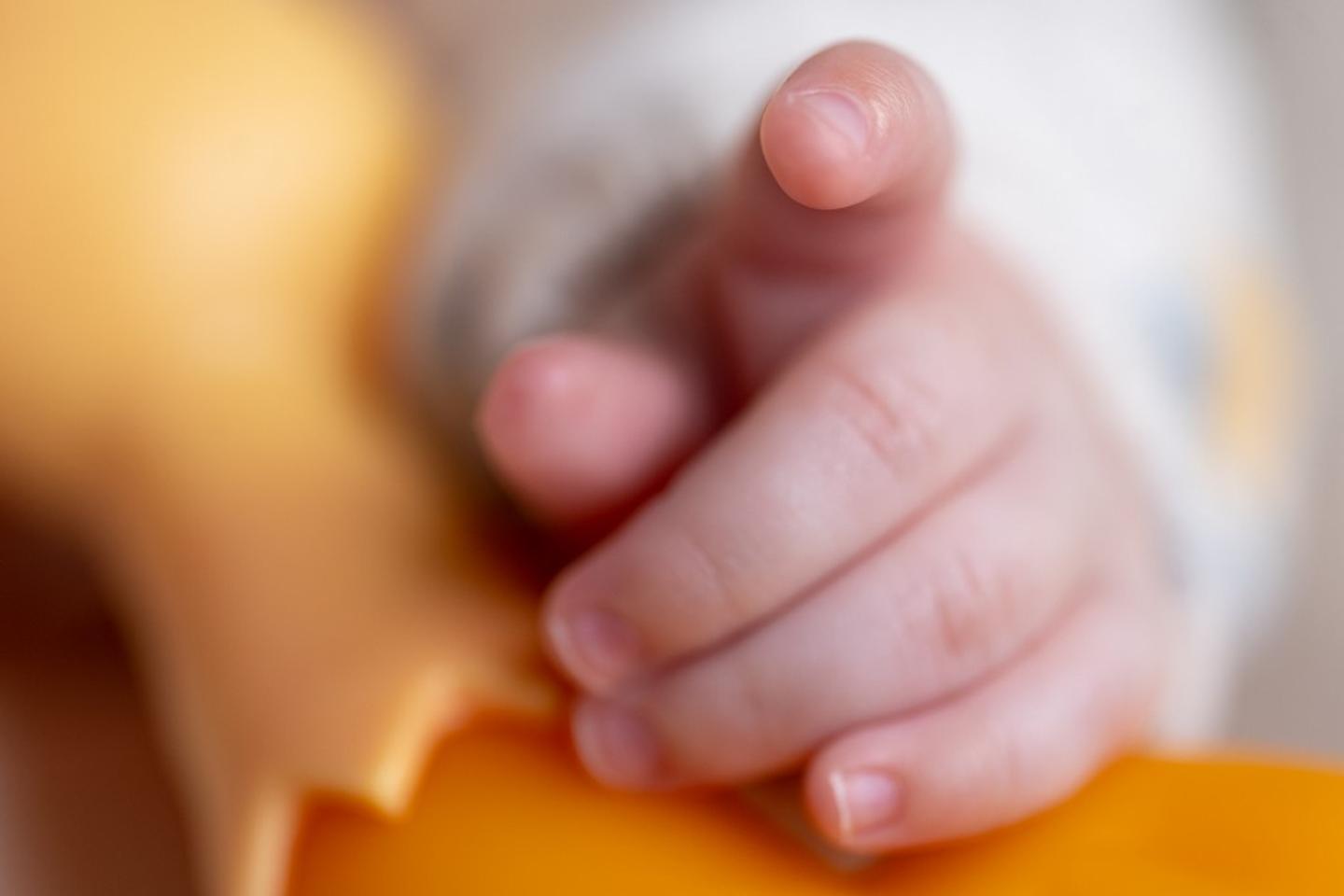 出産において、「保護する」乳児を特定するという課題
