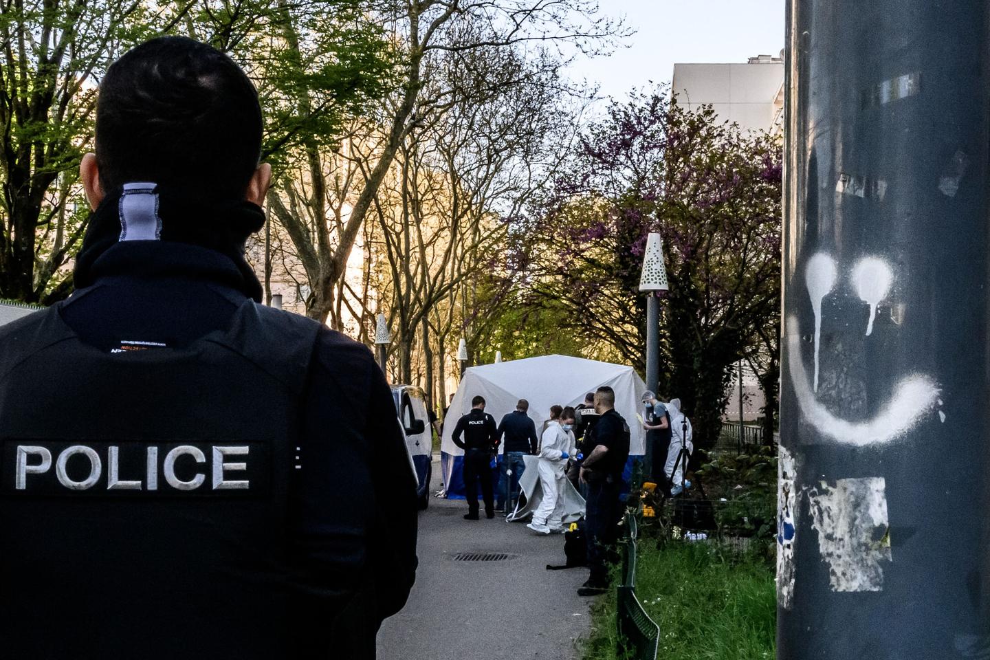 Vaulx-en-Velin : un jeune homme tué près d’une école, enquête ouverte pour « assassinat »