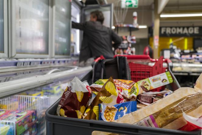 Rayons d’alimentation d’un supermarché à Toulouse, le 21 juillet 2023.
