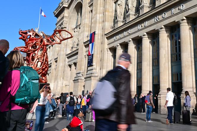 Devant la gare du Nord, à Paris, le 7 octobre 2023.