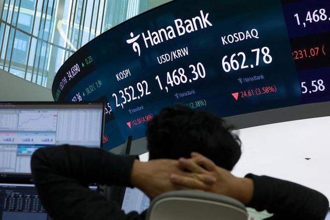 Dans la salle de marché d’une banque, à Séoul, le 7 avril 2025.