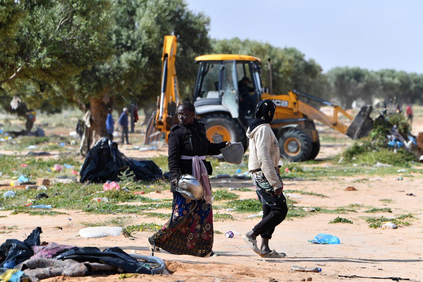 In Tunisia, authorities dismantle migrant camps in Sfax: 'They took everything down, then burned it all'