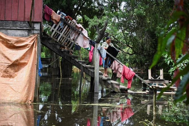  Maison partiellement submergée par les eaux, dans la zone de Puerto Ballivian, à Trinidad, Bolivie, le 6 avril 2025.