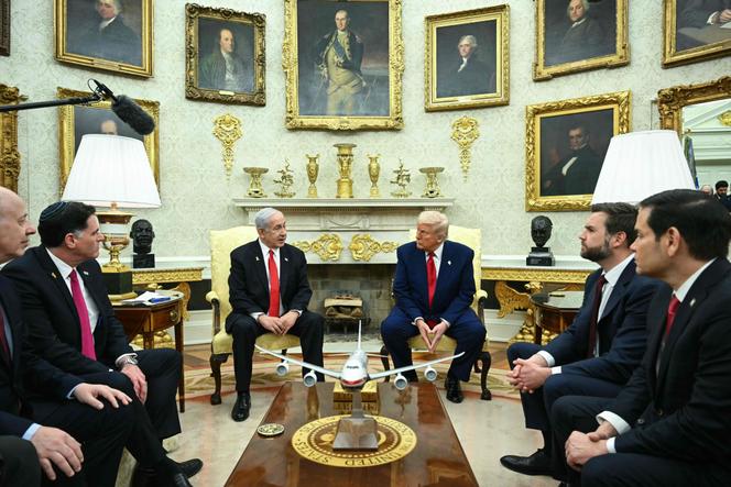 Le président américain, Donald Trump, rencontre le premier ministre israélien, Benyamin Nétanyahou, dans le bureau Ovale de la Maison Blanche, à Washington, le 7 avril 2025.