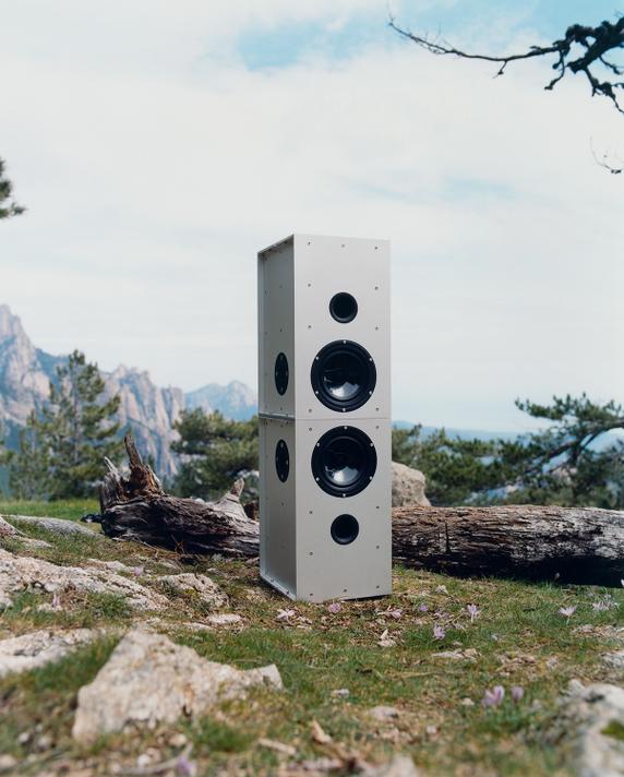 Coaxial two-way speaker, anodized aluminum and Valchromat wood fibers, Mateo Garcia Audio.