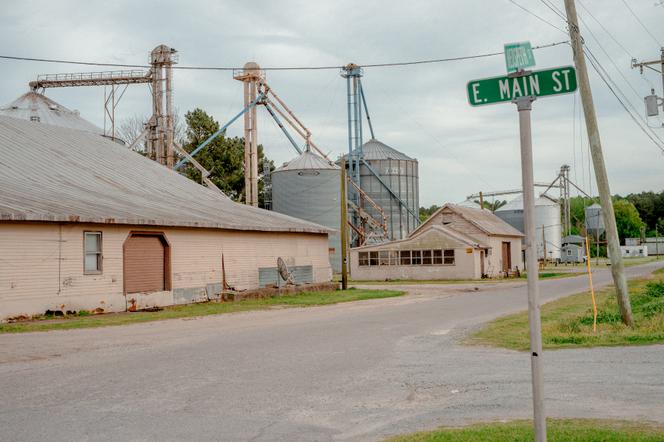 Conway (Caroline du Nord), une petite ville entourée de fermes, le 6 avril 2025. Les récents tarifs douaniers du président Trump risquent d’impacter les agriculteurs de cet Etat qui exportent des cultures telles que le soja et le maïs.