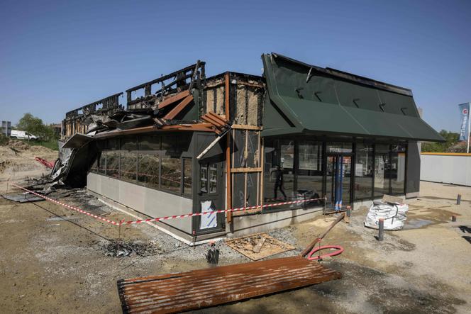 Le restaurant McDonald’s incendié, à Montrabé (Haute-Garonne), le 8 avril 2025.