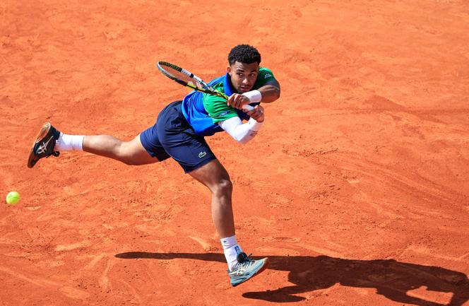 Arthur Fils, lors de son match face au Russe Andrey Rublev, en huitièmes de finale du tournoi de Monte-Carlo, le 10 avril 2025.
