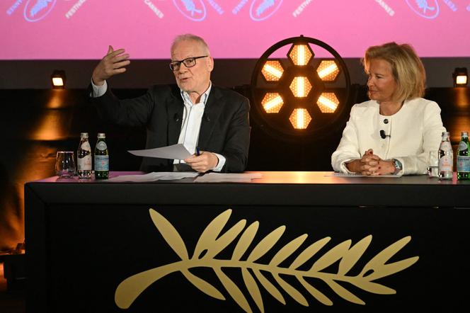 Thierry Frémaux (à gauche) et la présidente du festival, Iris Knobloch, annoncent la sélection officielle de la 78e édition du Festival de Cannes, au cinéma UGC Montparnasse, à Paris, le 10 avril 2025.
