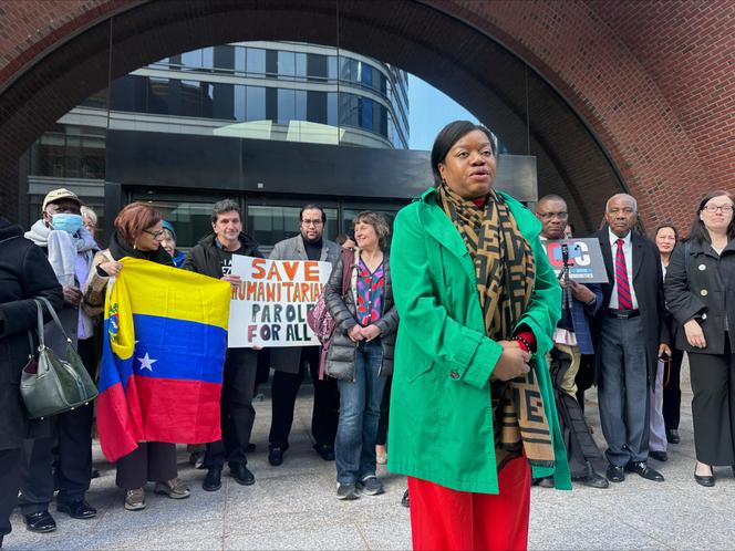 Rassemblement dans le cadre d’une procédure déposée par des associations pour bloquer la décision de l’administration Trump visant à révoquer le statut légal d’immigrés originaires de Cuba, de Haïti, du Venezuela et du NIcaragua, devant une cour fédérale, à Boston, le 10 avril 2025.
