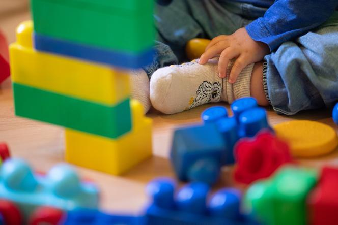 Un enfant joue dans une crèche à Marbourg (Allemagne) en septembre 2021.