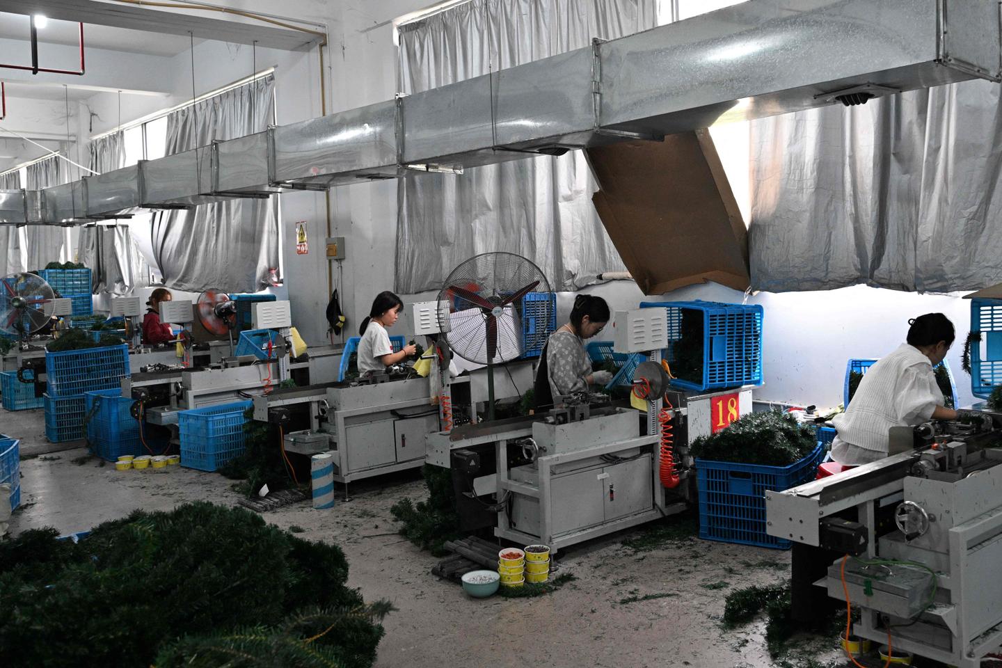 China hits back by raising tariffs on US goods from 84% to 125%