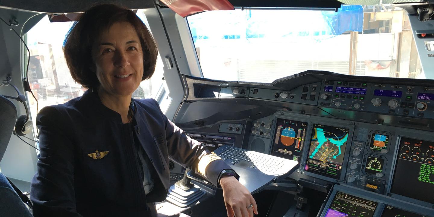On a invisibilisé l’histoire des femmes pilotes : briser le plafond de verre à 10 000 mètres d’altitude