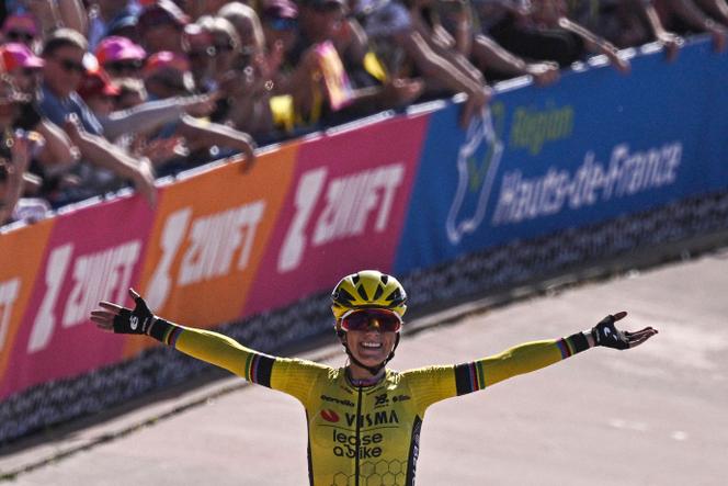 Pauline Ferrand Prevot, à l’arrivée de Paris-Roubaix, le 12 avril 2025.