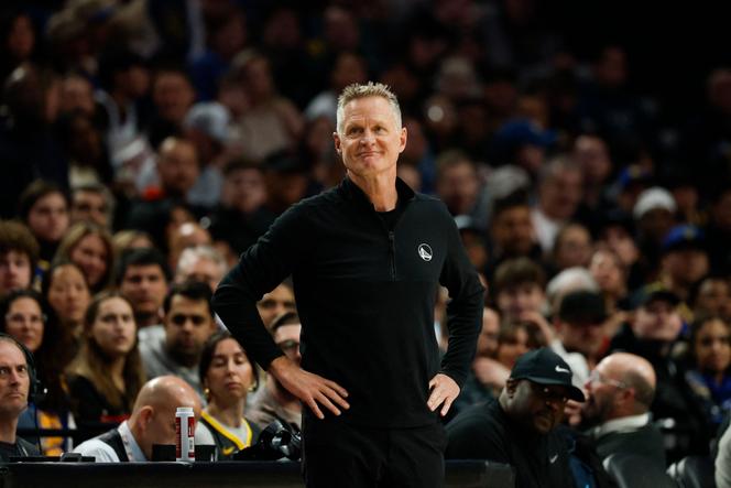 Golden State Warriors coach Steve Kerr during a game.