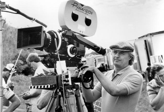Le réalisateur canadien Ted Kotcheff, sur le tournage de « Split Image », au Texas, en 1982.
