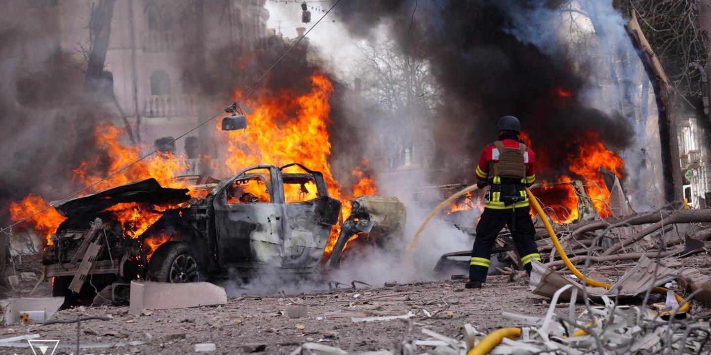 En direct, guerre en Ukraine : Volodymyr Zelensky fait état de « dizaines de morts et de blessés » après une frappe de missile russe à Soumy