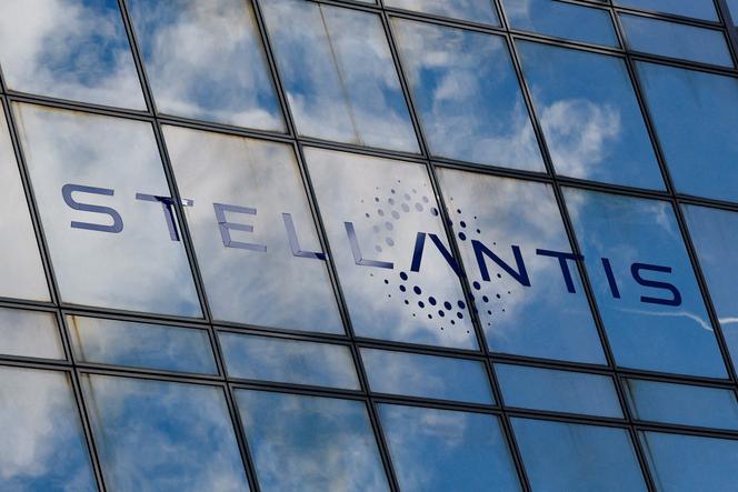 Un bâtiment Stellantis, à Poissy (Yvelines), le 26 février 2025. 