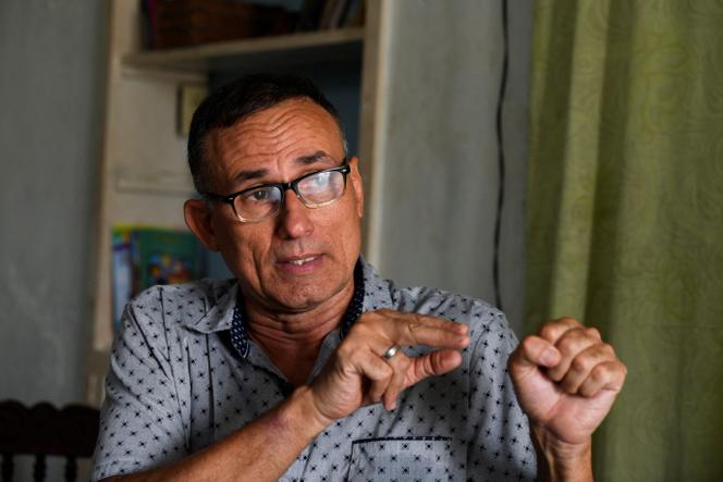 Le dissident cubain José Daniel Ferrer, à son domicile à Santiago, Cuba, le 8 avril 2025. 