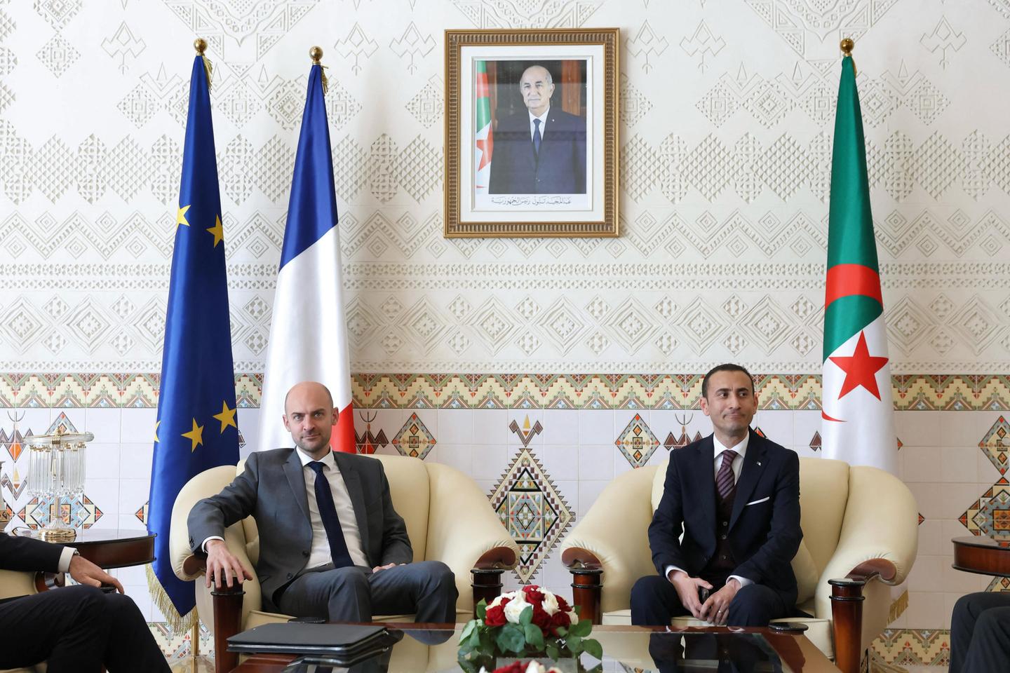 Why is it so difficult for France and Algeria to stabilize their relationship?