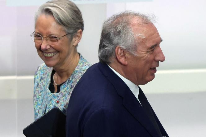 La ministre de l’éducation nationale, Elisabeth Borne, et le premier ministre, François Bayrou, à Paris, le 15 avril 2025.