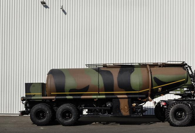 French army “Carapace” tank trailer, in the parking lot of the Swedish Scania factory, in Angers, April 10, 2025.