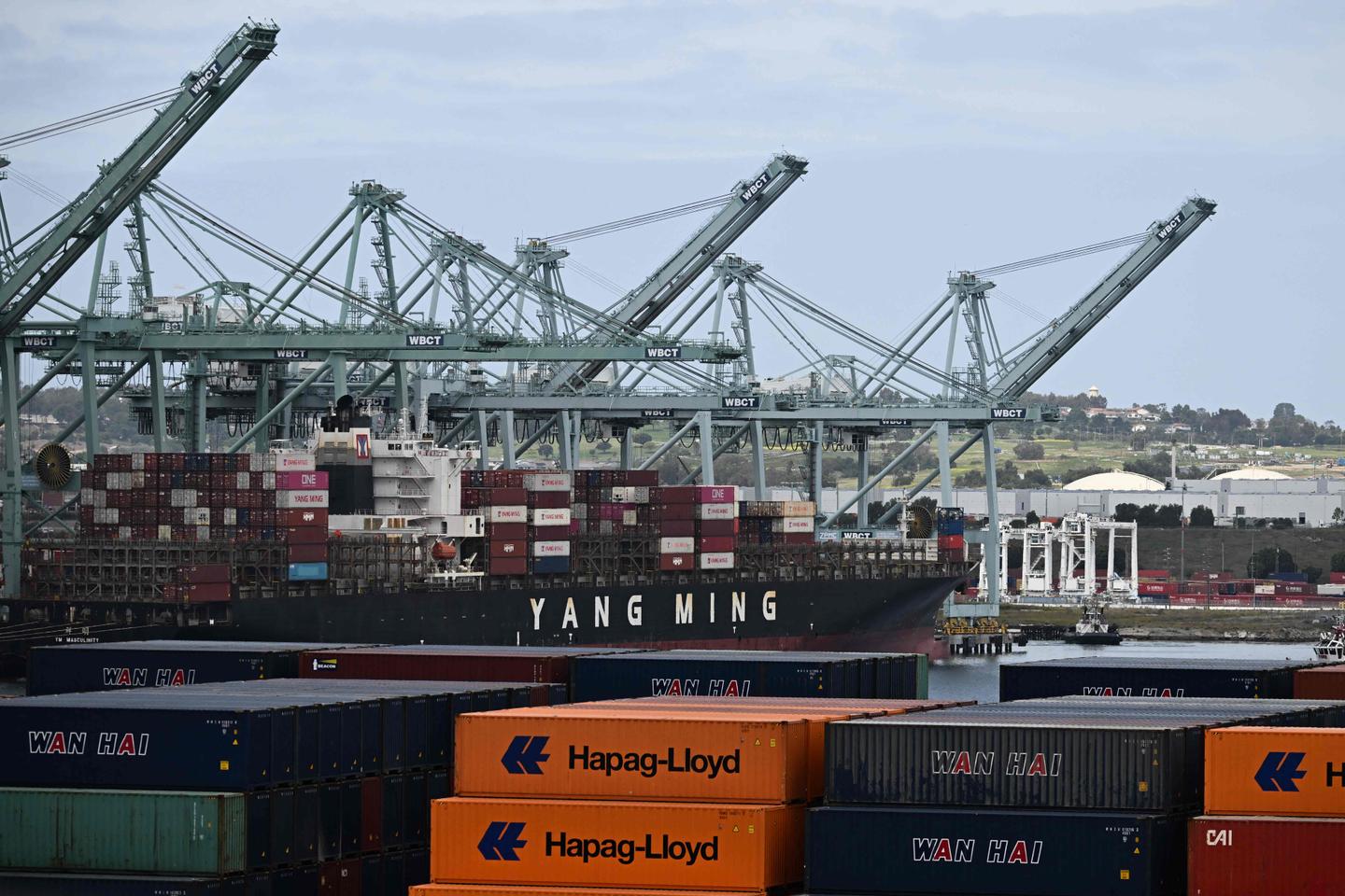 Tariffs: US and China pass the buck