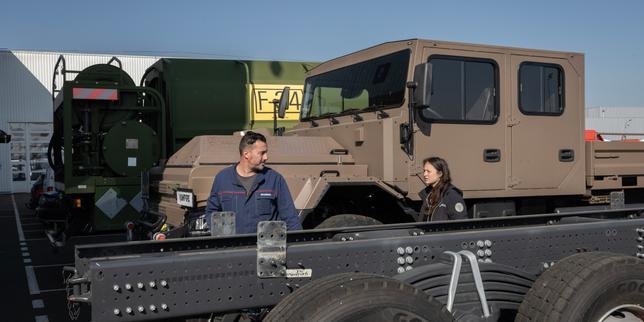 A l’usine Scania d’Angers, avec les volontaires de la réserve industrielle de défense