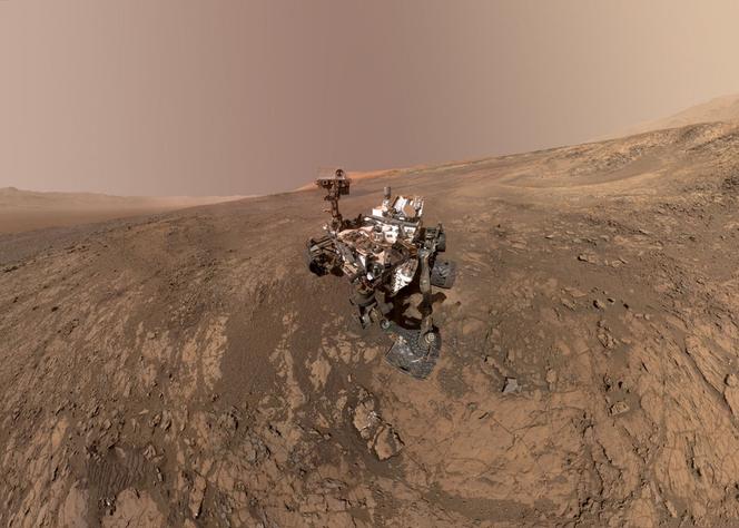 Un `` autoportrait '' de la curiosité de la NASA, Mars Rover, montre le véhicule sur Vera Rubin Ridge sur la planète Mars, dans cette photo de document Mosaic assemblé à partir de dizaines d'images prises le 23 janvier 2018 et publiées le 31 janvier 2018. 