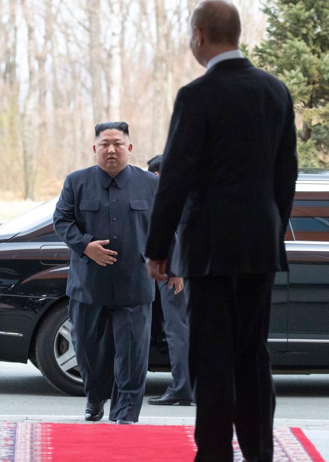 Le président russe, Vladimir Poutine, accueille le dirigeant nord-coréen, Kim Jong-un, à Vladivostok, le 25 avril 2019.