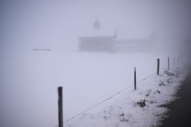 Au col des Aravis, entre la Savoie et la Haute-Savoie, le 17 avril 2025.