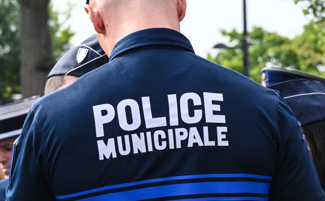Un officier de la police municipale de Neuville-en-Ferrain (Nord), le 3 septembre 2022.