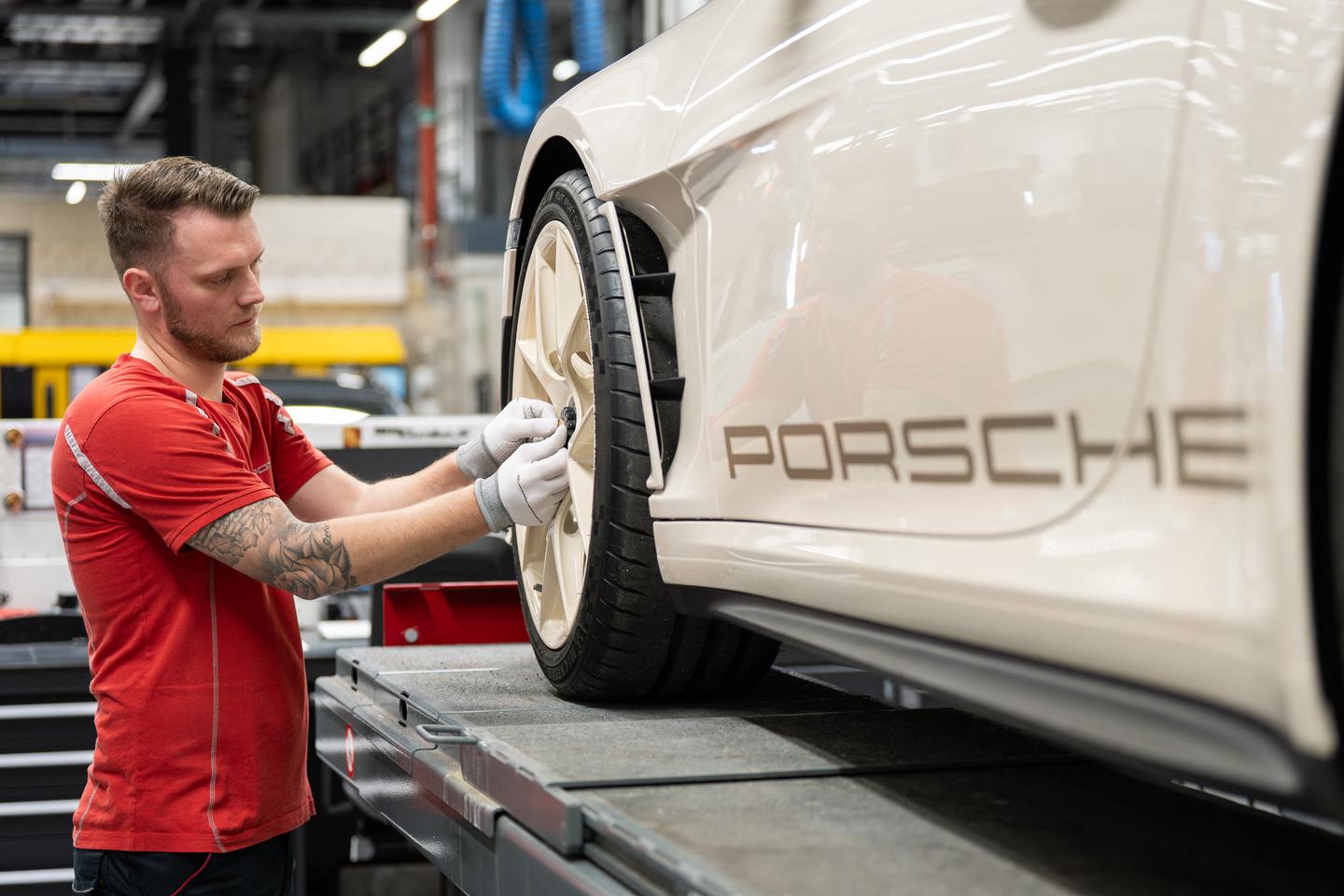 Porsche subit une chute des ventes en Chine et l’incertitude aux Etats-Unis