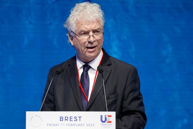 Le maire de Brest (Finistère), François Cuillandre, dans sa commune, le 11 février 2022.