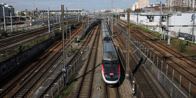 French rail strikes: Traffic will be 'strongly disrupted' in Paris region commuter trains on Monday