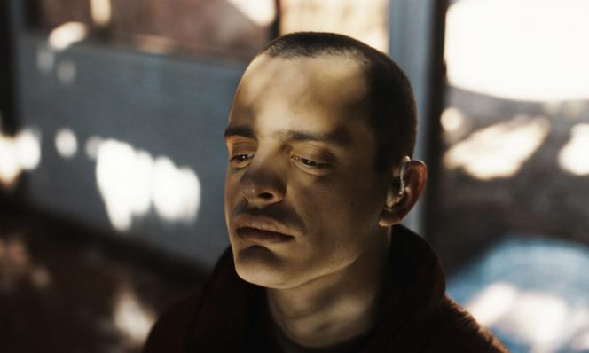 Simon (Lorenzo Ferro) dans « Simon de la montaña », de Federico Luis.