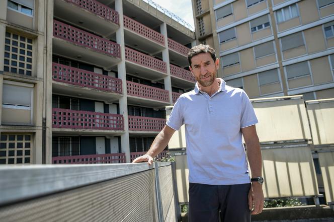 Le député (La France insoumise, LFI) de la 7e circonscription du Rhône Abdelkader Lahmar, lors des législatives, à Bron, le 14 juin 2022. 