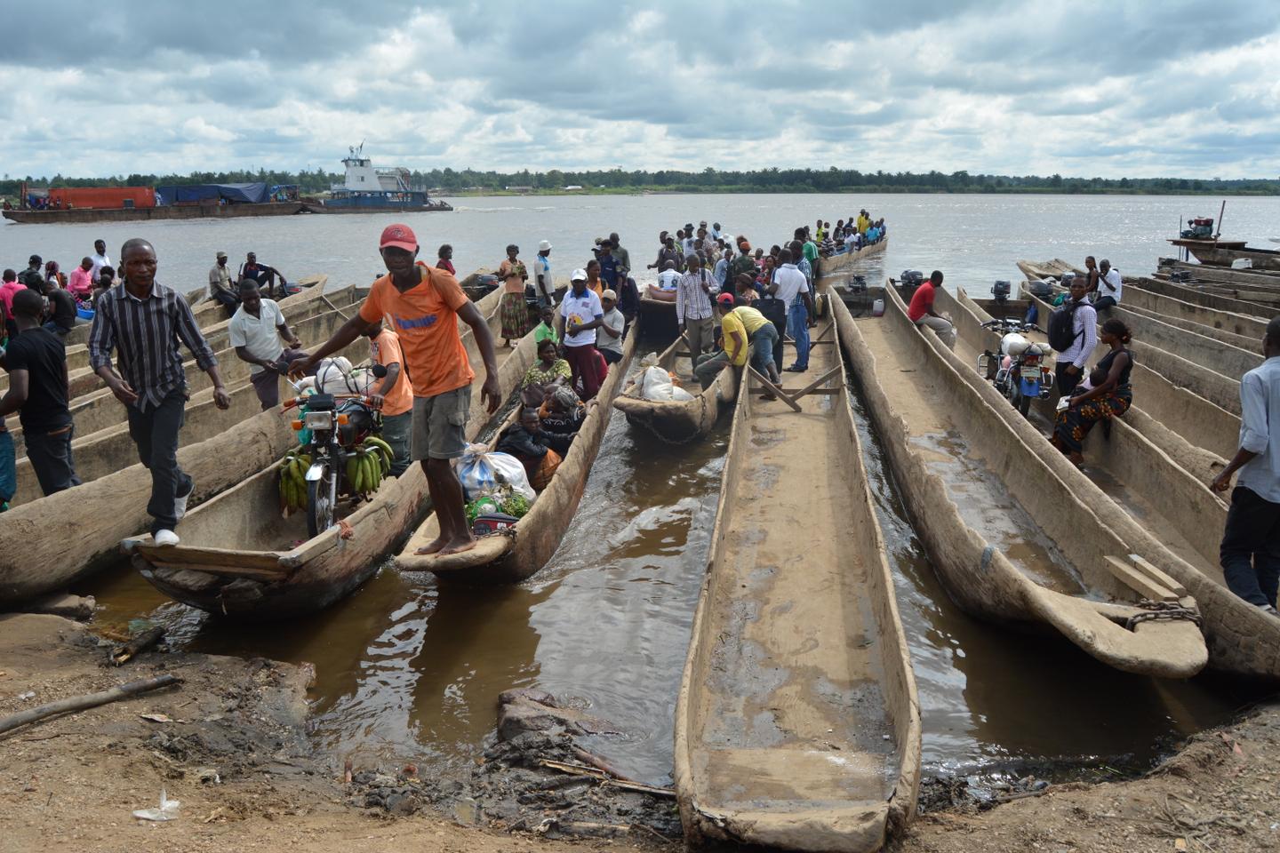 RDC : le bilan de l’incendie d’une embarcation sur le fleuve Congo ramené à 33 morts