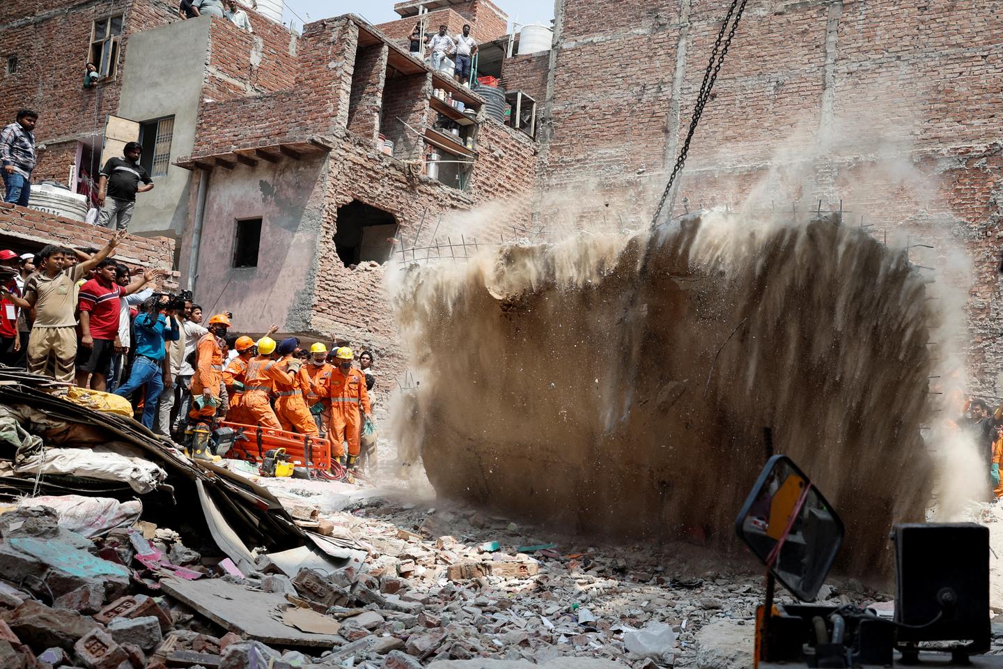Inde : un immeuble s’effondre à New Delhi faisant au moins onze morts dont trois enfants