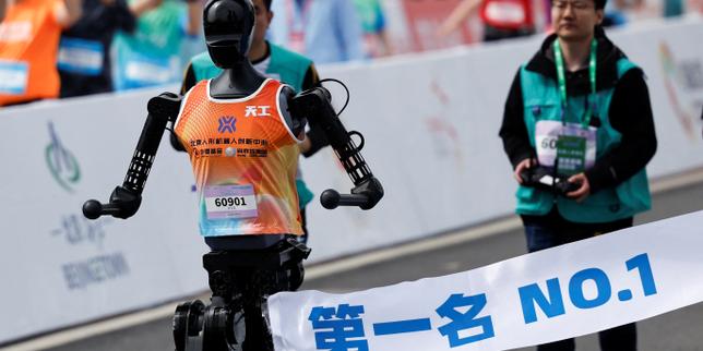 Des robots humanoïdes ont couru un semi-marathon en Chine, une première mondiale thumbnail
