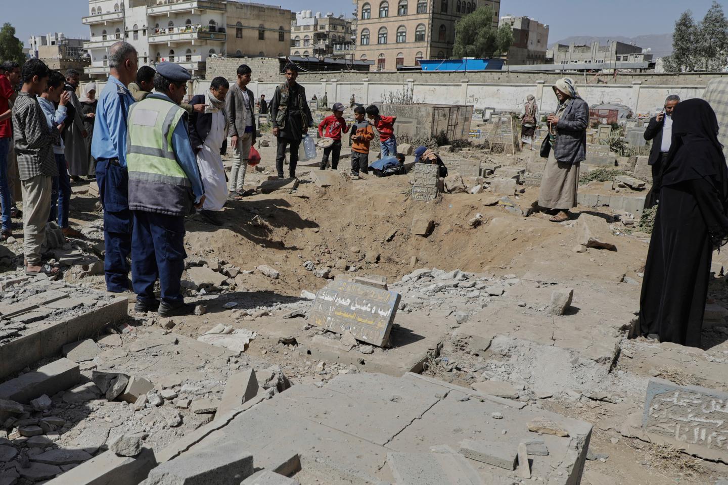 Yémen : les rebelles houthistes rapportent au moins douze morts dans des bombardements américains à Sanaa