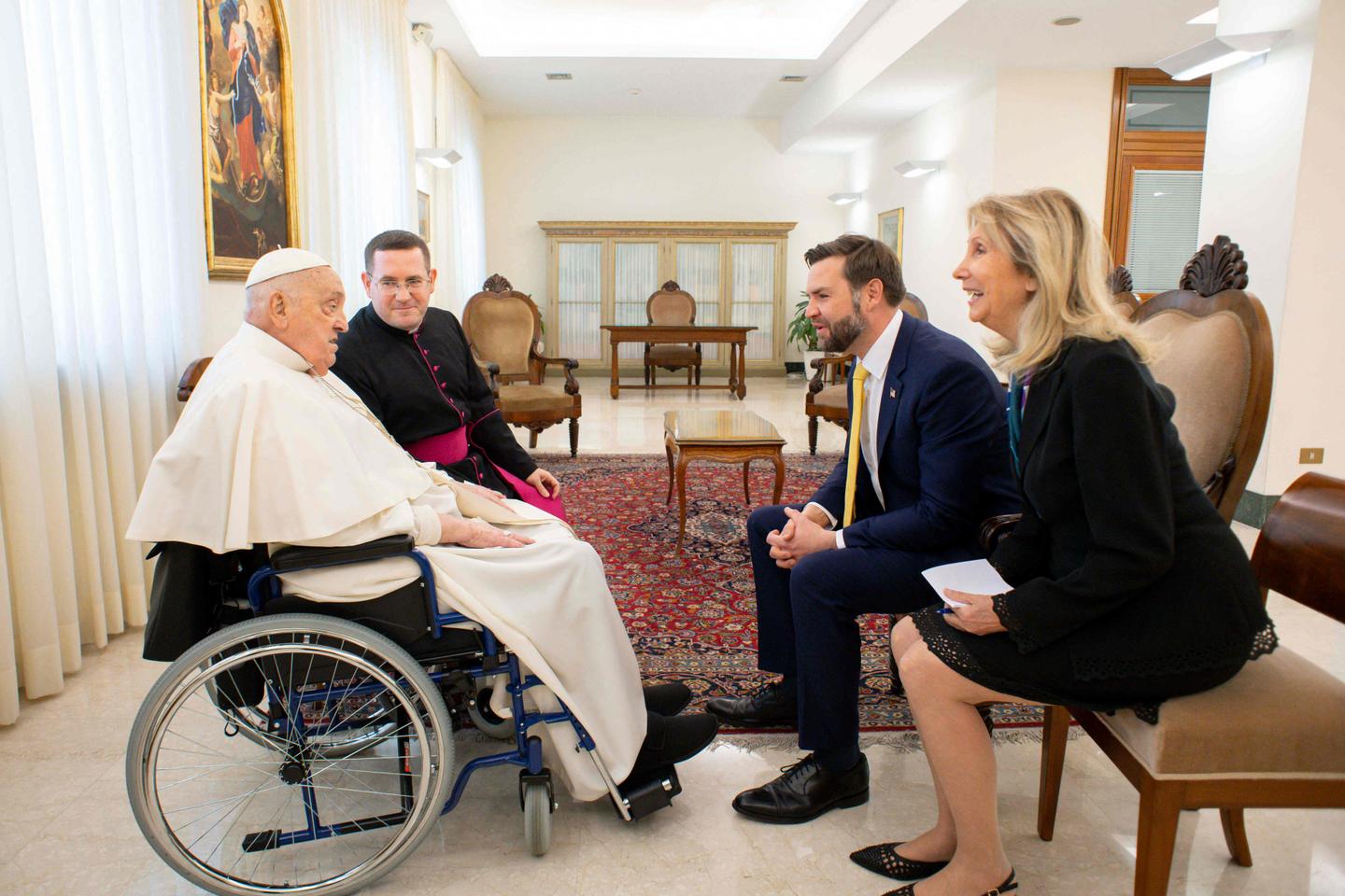 Au Vatican, un pape affaibli mais qui veut garder le contrôle de son pontificat