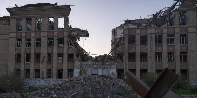 Guerre en Ukraine, en direct : la Russie « tente de donner l’impression générale » d’un cessez-le-feu mais poursuit ses attaques, dénonce de nouveau Volodymyr Zelensky