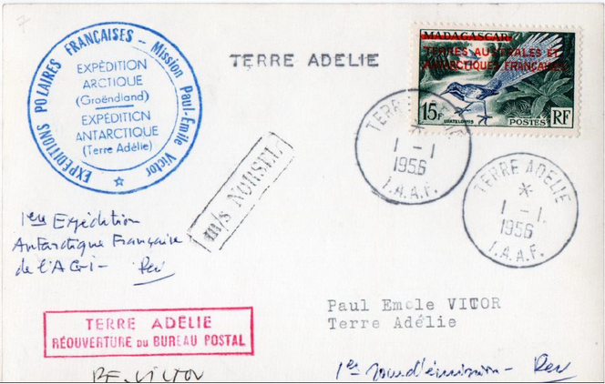 Pli souvenir du 1er janvier 1956, date de la réouverture du bureau de poste en Terre Adélie, signé par Paul-Emile Victor.