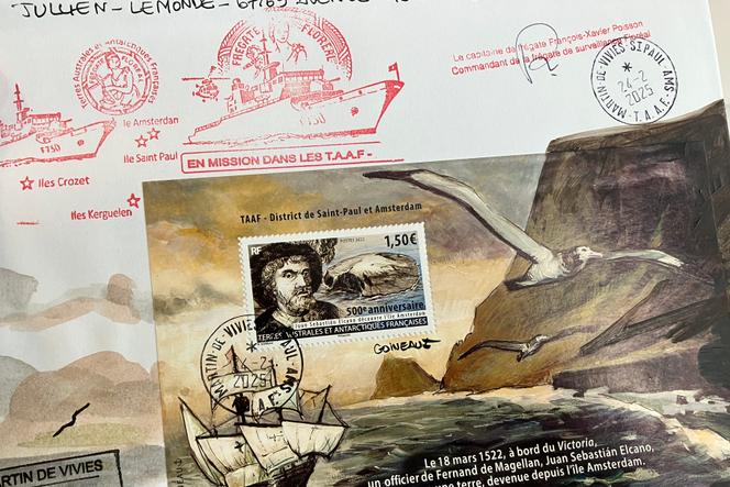 Lettre datée du 23 novembre... 2023, expédiée par la peintre de la marine Raphaële Goineau, transportée par le « Floréal » (où elle était à bord) et oblitérée le 25 février... 2025 à Martin de Viviès/Amsterdam lors d’une rotation ultérieure. Le bloc-feuillet timbré (« Le 18 mars 1522 (...), Juan Sebastian Elcano découvre une terre, devenue depuis l’île d’Amsterdam ») est en outre signé Raphaële Goineau.