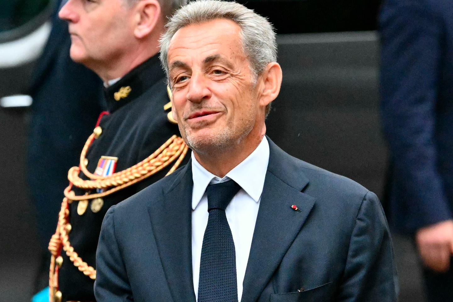 La possible radiation de Nicolas Sarkozy de l’ordre de la Légion d’honneur, un épineux dossier pour Emmanuel Macron