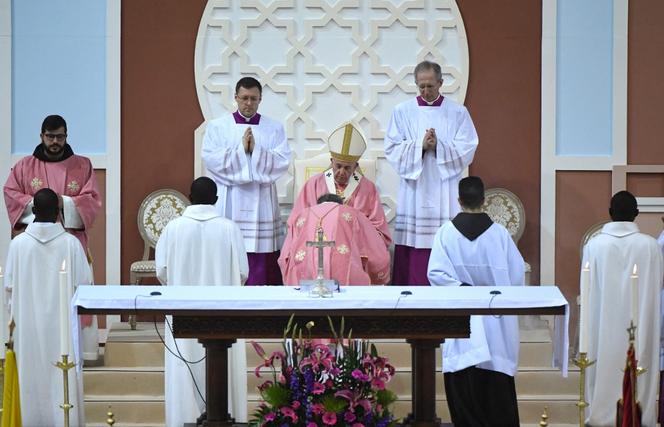 Le pape François célèbre une messe au Centre sportif Prince Moulay Abdellah de Rabat, la capitale marocaine, le 31 mars 2019.