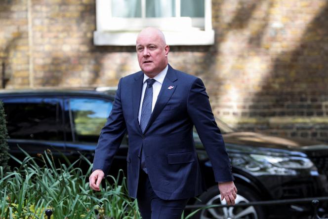 Le premier ministre néo-zélandais, Christopher Luxon, à Downing Street, à Londres, le 22 avril 2025.