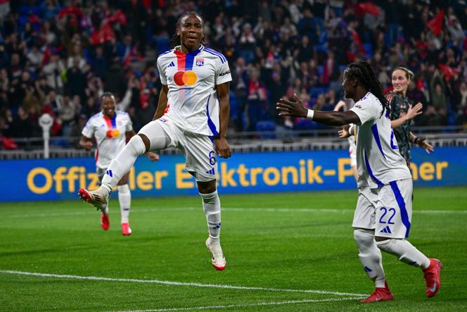 مهاجم أولمبيك ليونيس ميلتشي دومورناي ، خلال فترة ربع النهائي لدوري أبطال أوروبا ضد بايرن ميونيخ ، في 26 مارس 2025 ، على ملعب جماعيا في ديسين تشاربيو (رون).